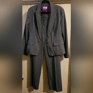 Isaac Mizrahi Charcoal Gray Pant/Blazer Suit